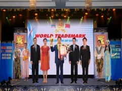 Kim Tín đạt CÚ ĐÚP giải thưởng quốc tế: “Thương hiệu đẳng cấp quốc tế” và “Doanh nhân quốc tế”. 