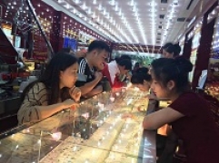 Thông tin thị trường vàng sáng 08.6.2017: Vàng đồng loạt xu hướng giảm