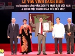 Kim Tín liên tiếp nhận các giải thưởng trong nước và quốc tế trong đầu tháng 10.2017