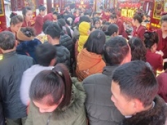 Gần 14h, khách vẫn chưa ngừng gia tăng tại Kim Tín