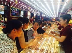 Thông tin thị trường vàng sáng 1.8.2018: Vàng vẫn ảm đảm