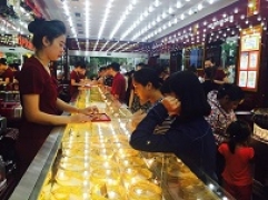 Thông tin thị trường vàng sáng 23.8.2018: Vàng quanh quẩn mốc cũ