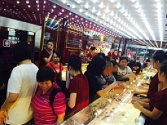 Thông tin thị trường vàng sáng 24.6.2019: Vàng vẫn tăng và đang neo mức cao